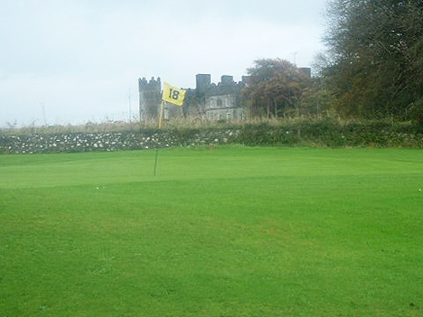 18th hole (Par 3) with the castle in the background