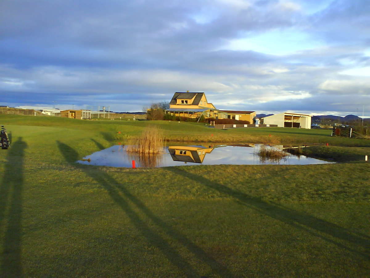 Clubhouse and 18th green mid december