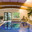 Relaxen im Schwimmbad mit Whirpool Relaxen im Schwimmbad mit Whirpool