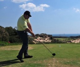 John Bickerton Bickerton schlägt "Hole-in-one"