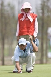 Chen Xiaoma Chen leads in Shanghai golf Championship