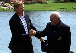 Ernie Els (L) is congratulated by Arnold Palmer Els captures second-straight tournament