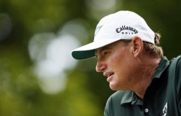 Furious Els hits back at course critics