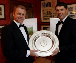 Padraig Harrington (r.) und sein Manager Adrian Mitchell Harrington gewinnt "Player of the Year Award"