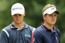 Luke Donald of England (R) and Martin Kaymer of Germany wait on a tee box during the first round Horrid US Open start for world's top trio