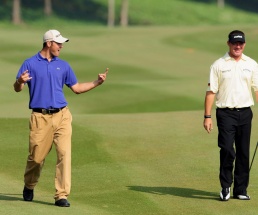 Gute Laune: Martin Kaymer (l.) und Alex Cejka Kaymer/Cejka starten ordentlich