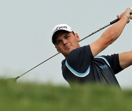 In Abu Dhabi ist für Martin Kaymer der Sieg zum Greifen nah Kaymer greift in Abu Dhabi nach dem Sieg