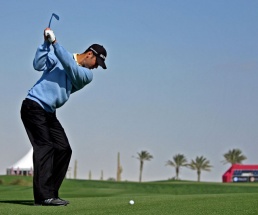 Martin Kaymer beim Abschlag in Doha Kaymer und Siem beenden Katar Masters auf 32. Rang