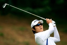 Kim Kyung-Tae leads Korean golf onslaught