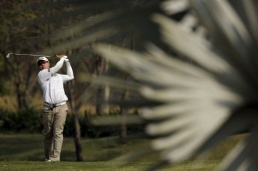 Lam leads in Singapore golf masters
