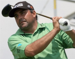 Last-hole drama as Argentinian golfer Cabrera wins Singapore Open