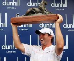 Der Spanier Pablo Martin feiert seinen Turnier-Erfolg Martin gewinnt Golf-Turnier in Johannesburg