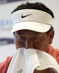 Mickelson and K.J. in the hunt at Singapore golf open