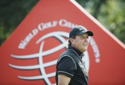 World number two Phil Mickelson stroked a 67 to be 14 under Mickelson leads Woods by two in China PGA