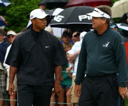 Kenny Perry (r.) vermisst Tiger Woods Perry fordert von Woods: "Tiger, komm zurück!"