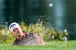 Rookie Prugh seizes lead at rain-hit Bob Hope Classic