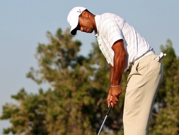 Tiger Woods in Abu Dhabi obenauf Tiger Woods vor dem Sieg bei Abu-Dhabi-Premiere
