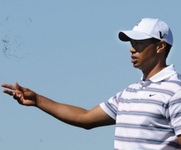 Tiger Woods aus den USA Titelverteidigung rückt für Woods weit weg