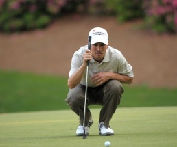 Ball und Sieg im Blick: Der Kanadier Mike Weir Trio übernimmt Führung bei Canadian Open