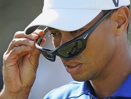 Woods büßt Führung ein, Platzrekord durch Senden