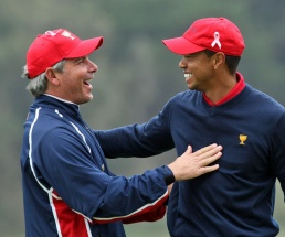 Der 50-jährige Fred Couples (l.) und Superstar Tiger Woods sind gute Freunde Woods trainiert mit Couples für Comeback