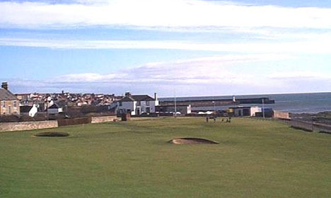 1st tee & 9th green, clubhouse in background