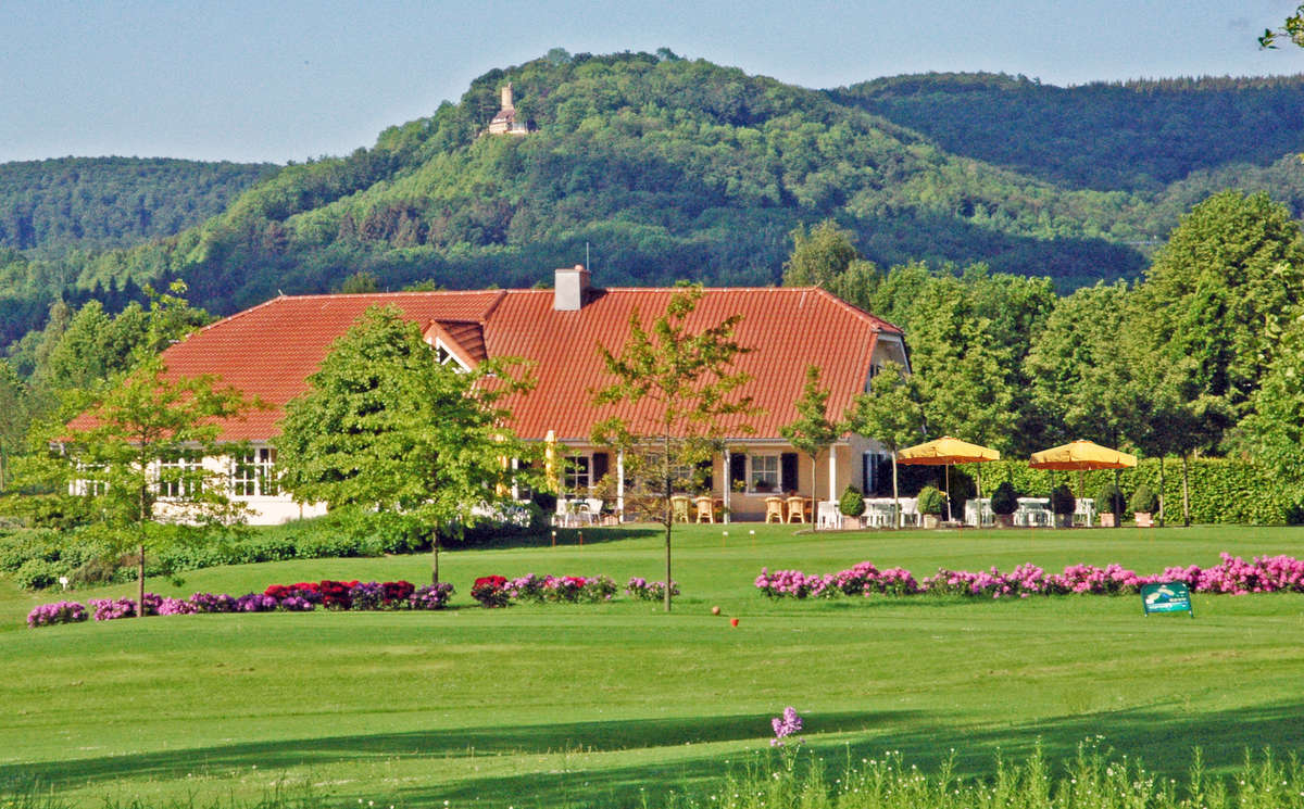 Das Clubhaus mit Terrasse