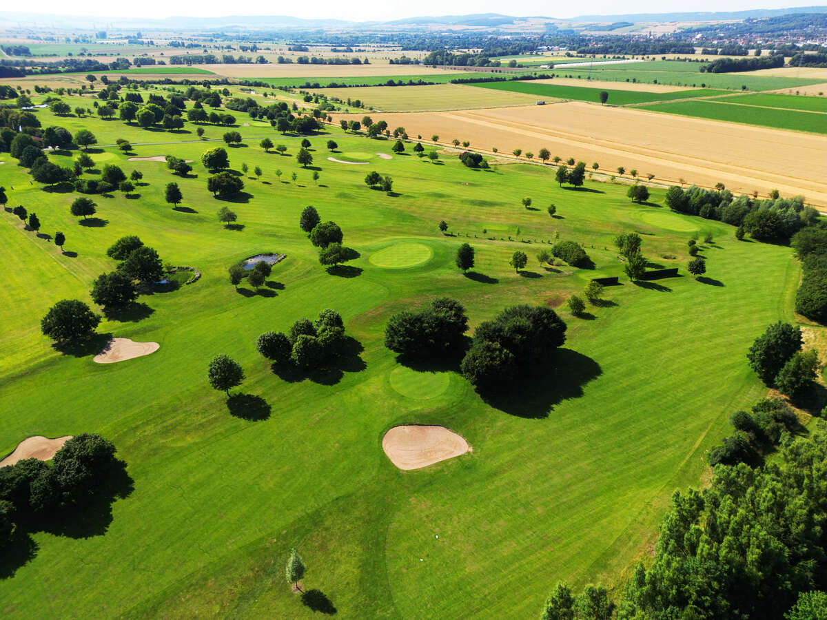 Bahn 5 und 6 im Vordergrund