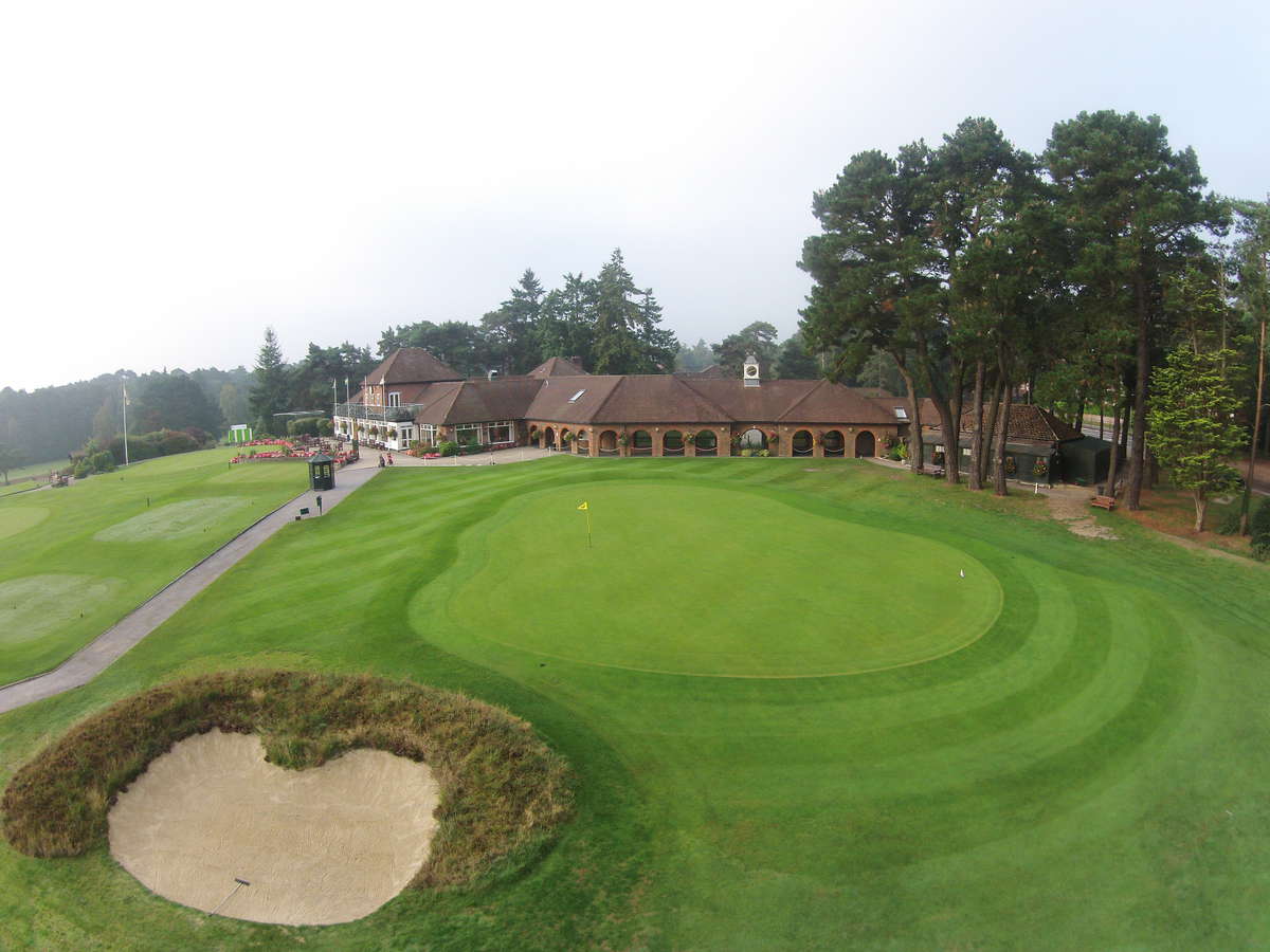 18th Green & Clubhouse