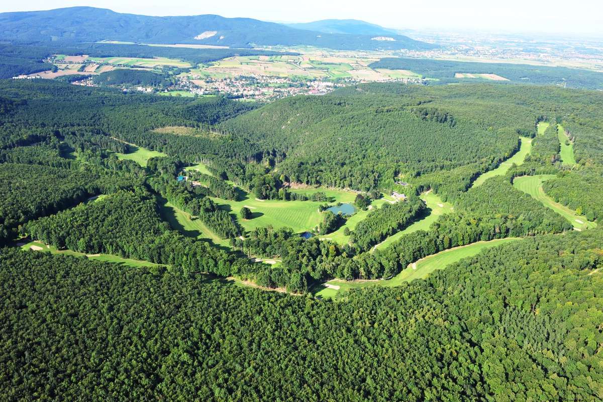 Der Golfplatz Enzesfeld von aus der Luft
