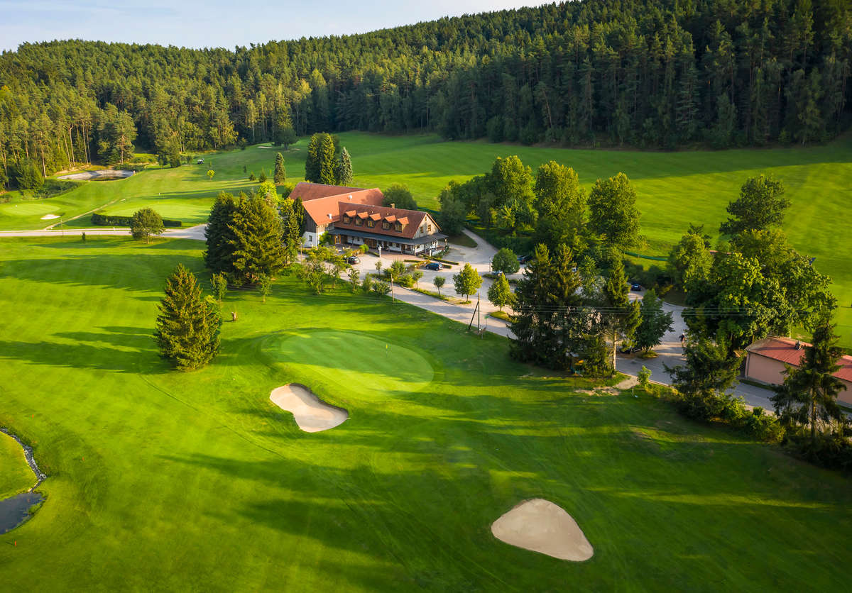 Clubhouse from green 1