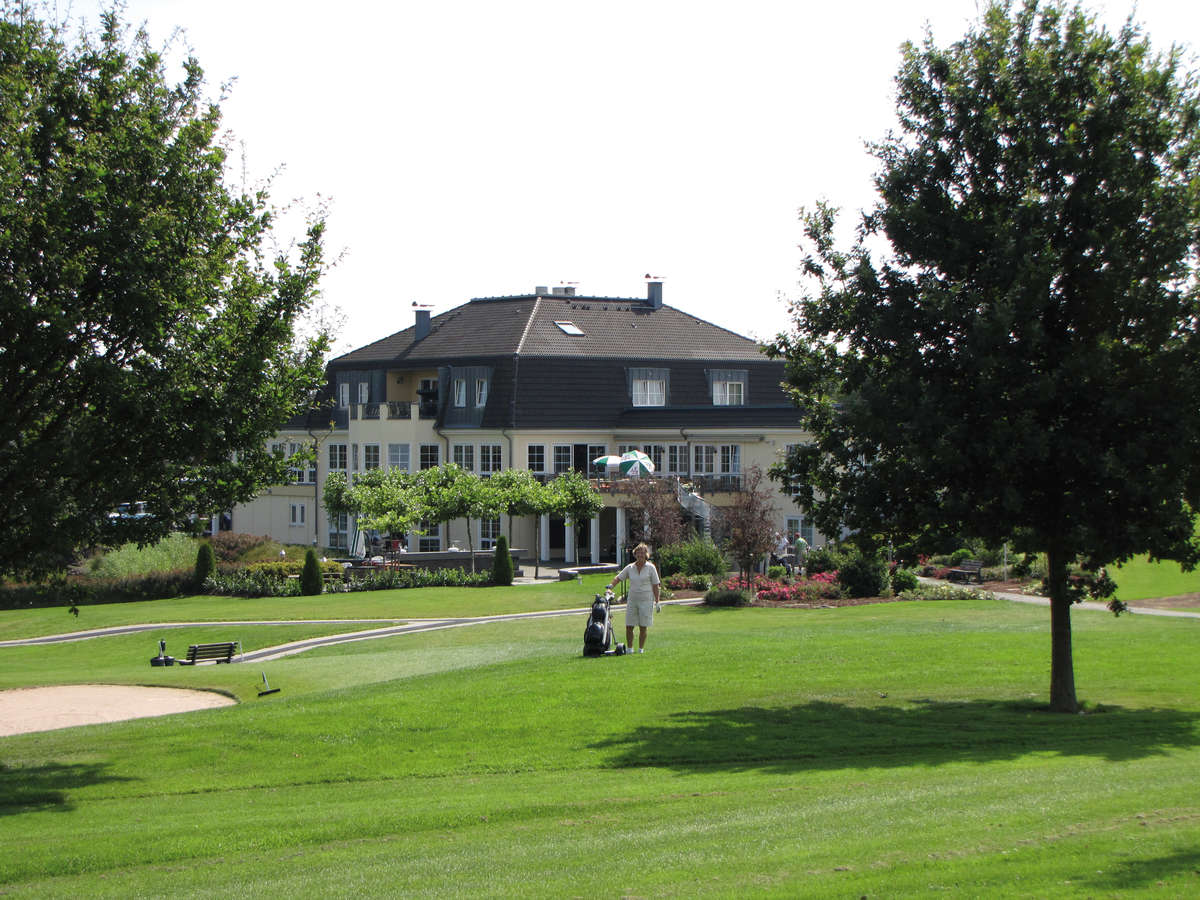 Clubhaus: Blick von Abschlag 1