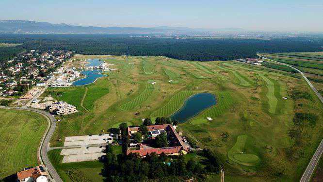 Blick vom Golfplatz Richtung Hohe Wand