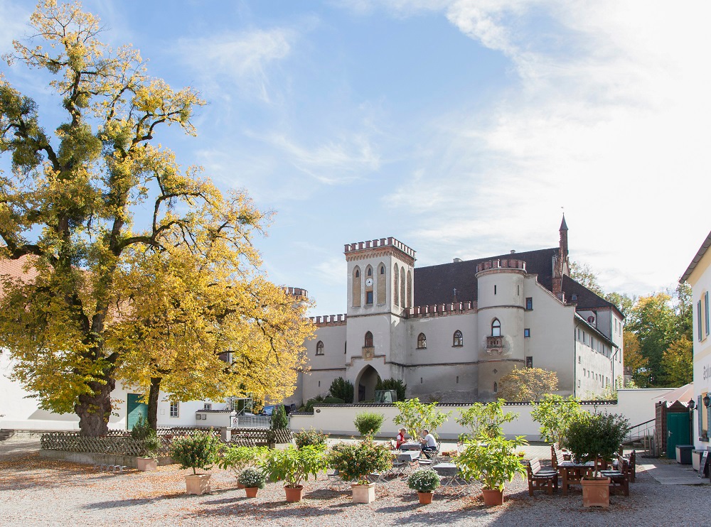 Schlosshof und Biergarten