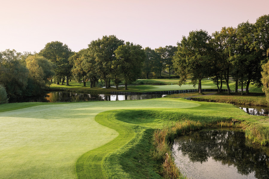 Le Golf National, 2 18-hole 40min away from Paris