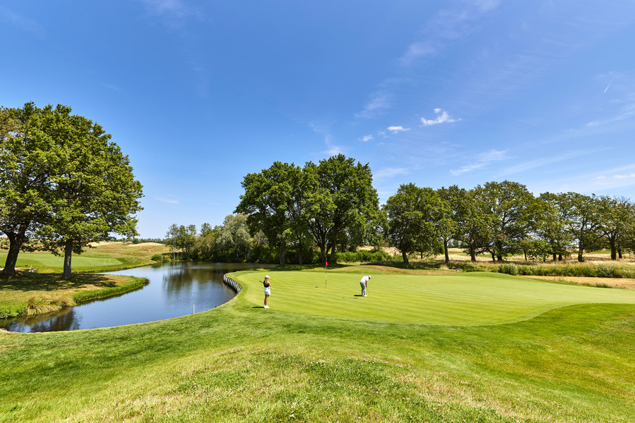 Le Golf National, 2 18-hole 40min away from Paris