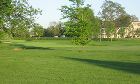 The 18th green with the clubhouse in the background