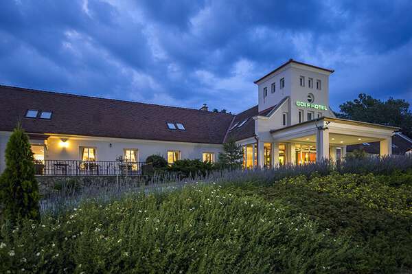 Old Lake Golf Club & Hotel