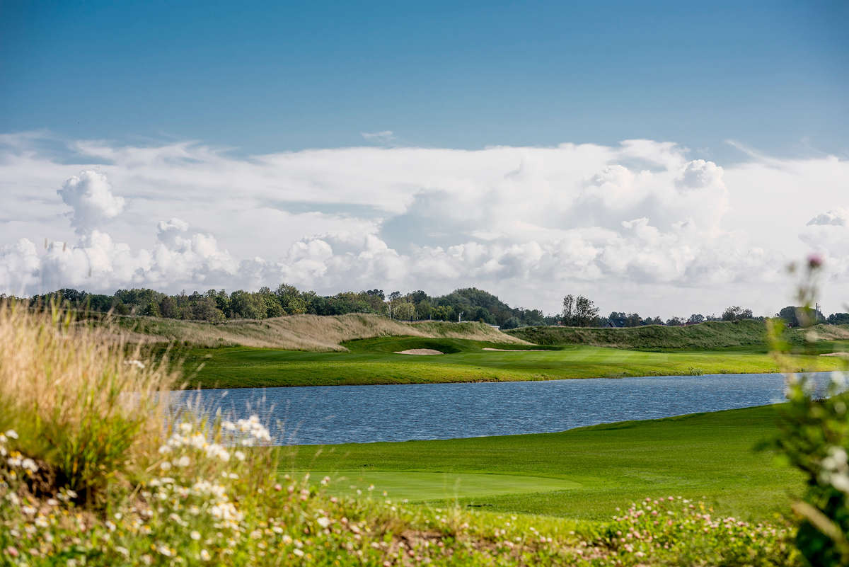 Peterhof Golf Course Hole 1