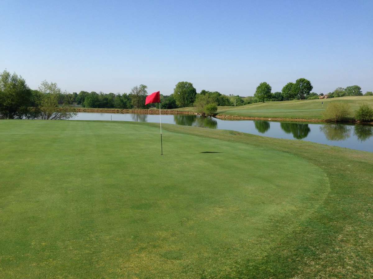 SIgnature Hole #6 Over the water