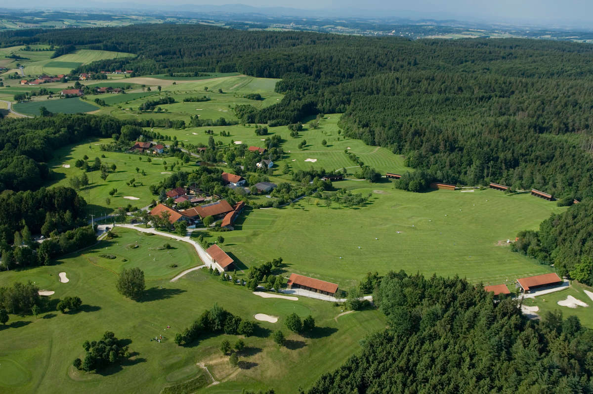 Trainingszentrum Golfodrom® mit drei 9-Loch-Plätzen