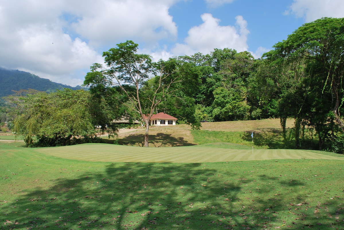 Forth hole and Club house