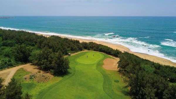 Shangri-La's Golf and Country Club