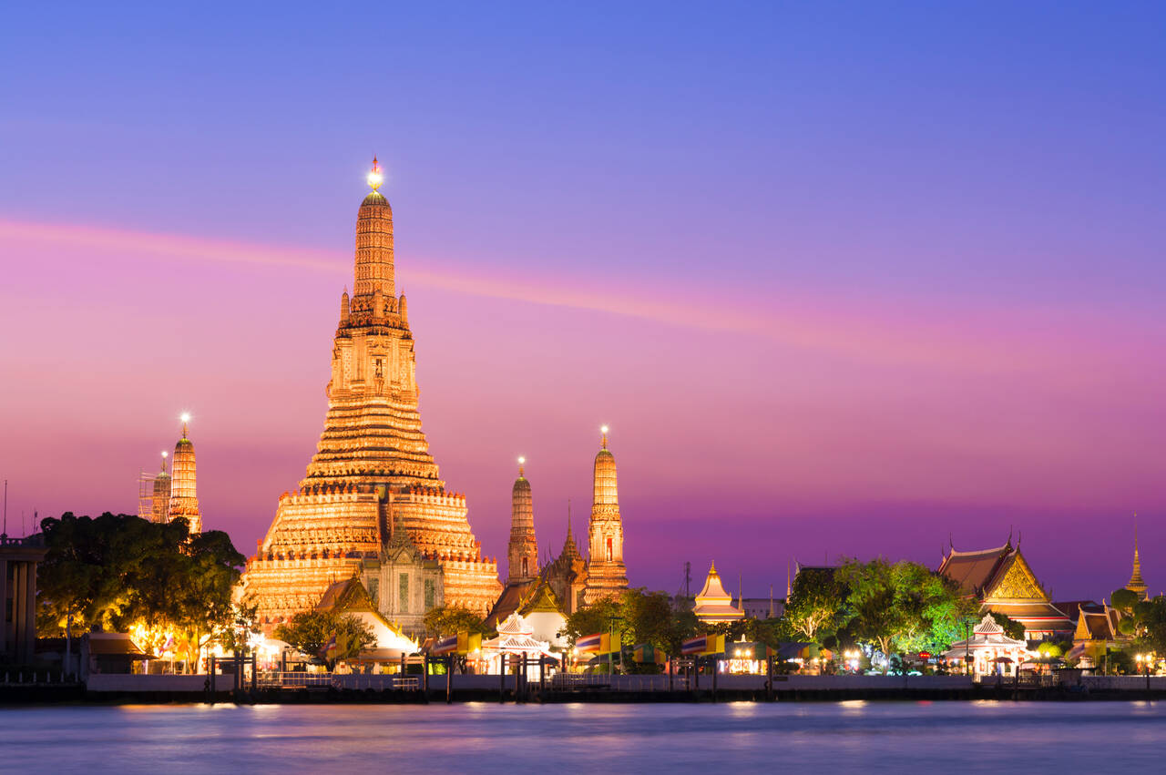 Golf Holidays en Tailandia (Wat Arun Temple at sunset in Bangkok)