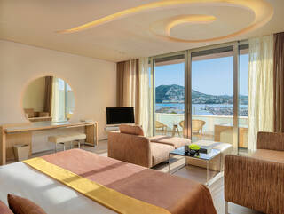 Cloud 9 Room