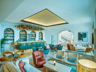 Moments Lobby Bar