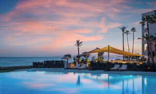 Deluxe Pool