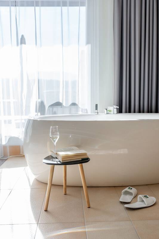 Panoramasuite Seeblick, Badewanne